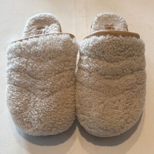 OluKai Cream Plush Slippers